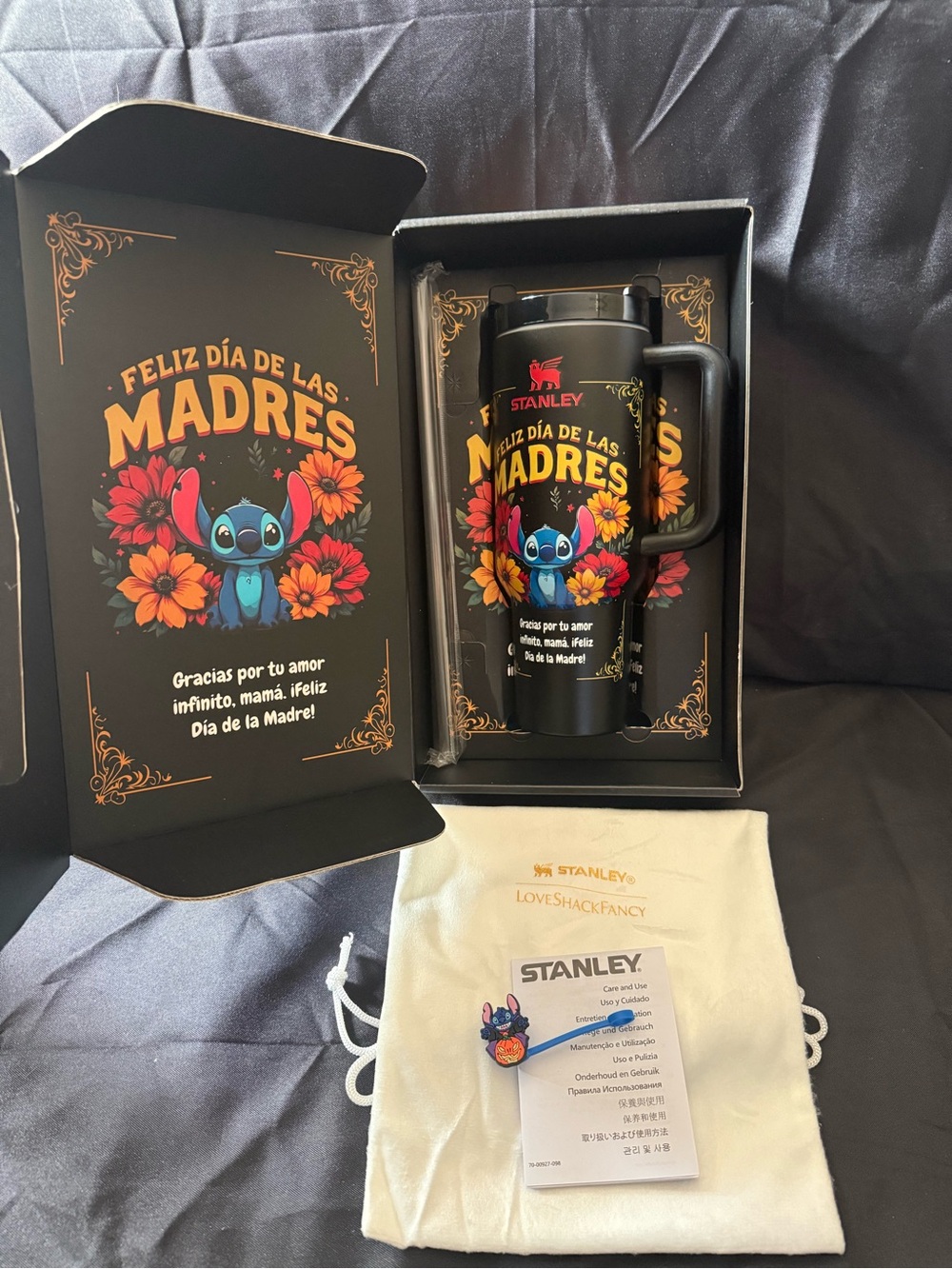 New 40oz Stanley "Feliz Día de las Madres" Black Stitch Design Box Bag Straw Top